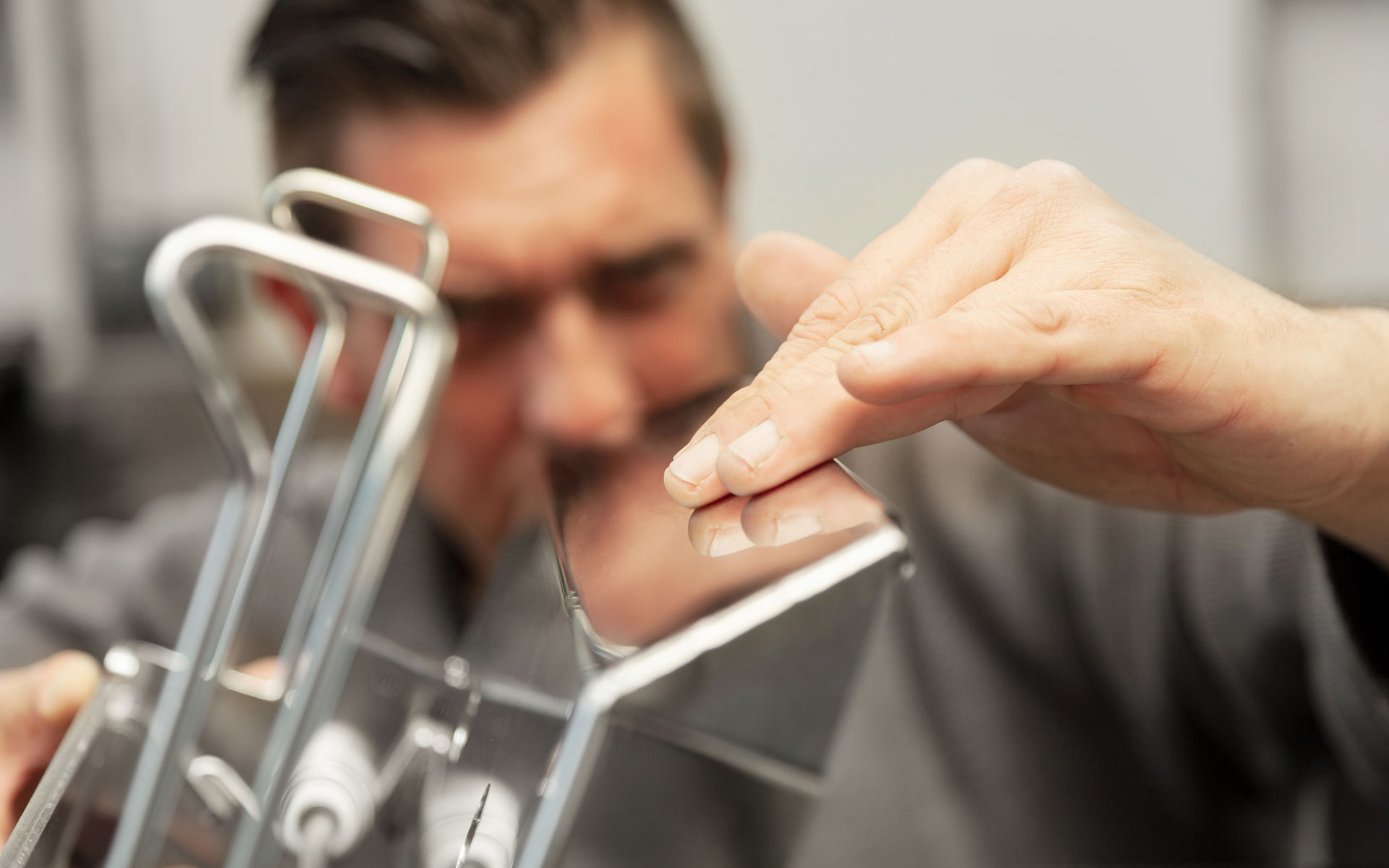 machart_Oberflaechentechnik_Headerbild_MA_kontrolliert_Oberflaeche_3721